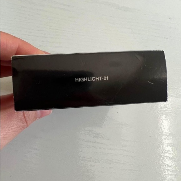 SOLD -Becca foundation, Joise Maran foundation and Laura Mercier Highlighter - Picture 8 of 9